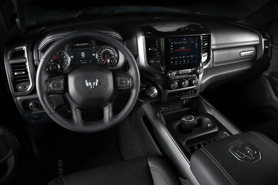 Торпедо Ram 1500 Sport Crew Cab (DT) 2018 года  (CA) (фото 4 из 40)